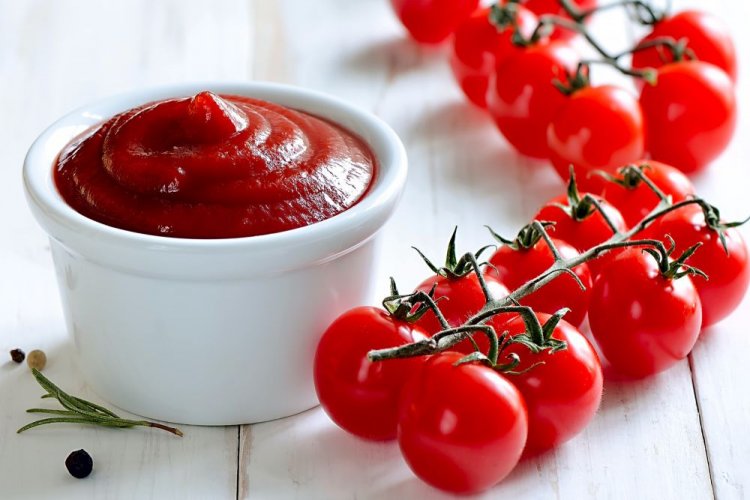 Tomatenmark aus Tomaten mit Zitronensäure