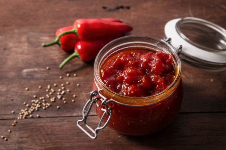 Salsa picante de tomate, chile, mostaza y especias