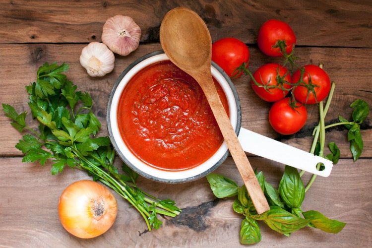 Salsa de tomate con cebolla y ajo