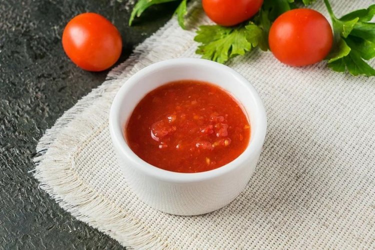 Salsa de tomate con ajo y aceite de oliva