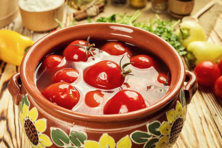 Fass-Tomaten, in Apfelsaft fermentiert