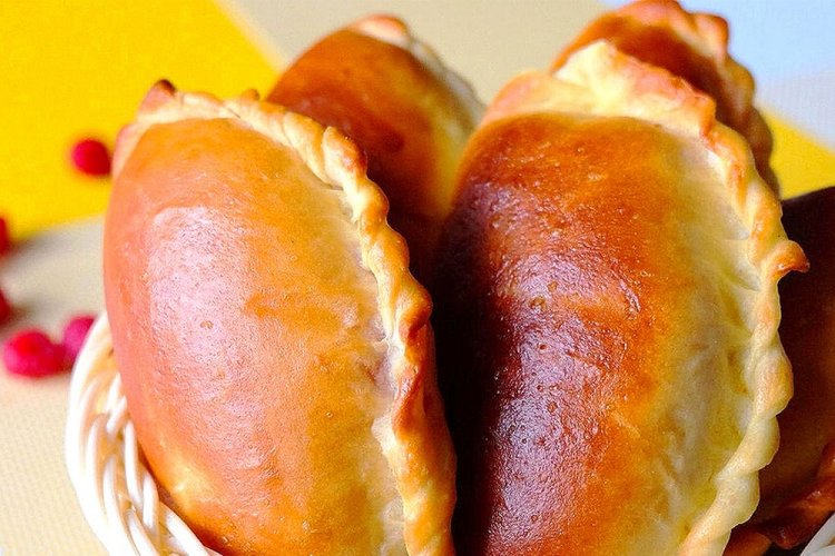 Raspberry Pies with Yeast Dough
