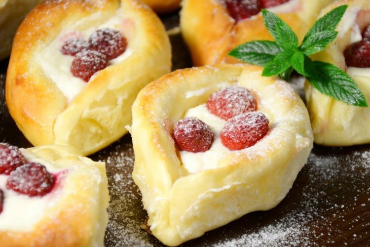 Sweet Raspberry and Cottage Cheese Pies