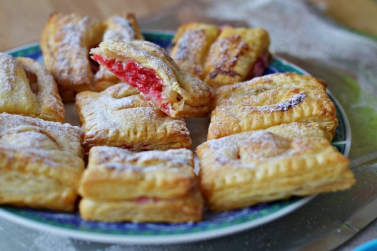 Puff Pastry Raspberry Pies