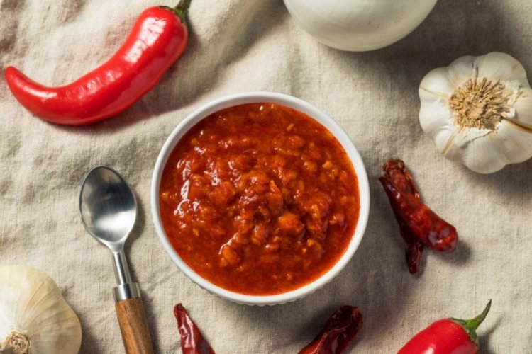 Adzhika picante sin cocción para el invierno
