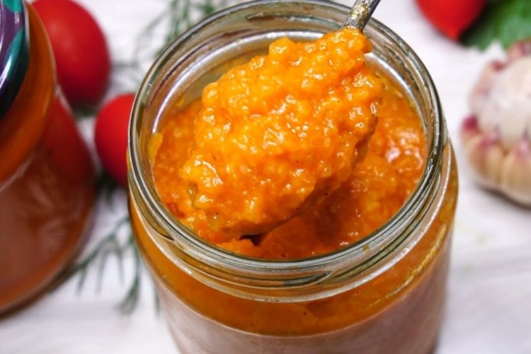 Caviar de calabacín con pasta de tomate para el invierno