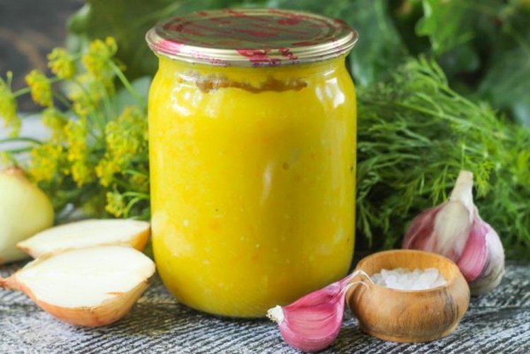 Caviar de calabacín con mayonesa para el invierno