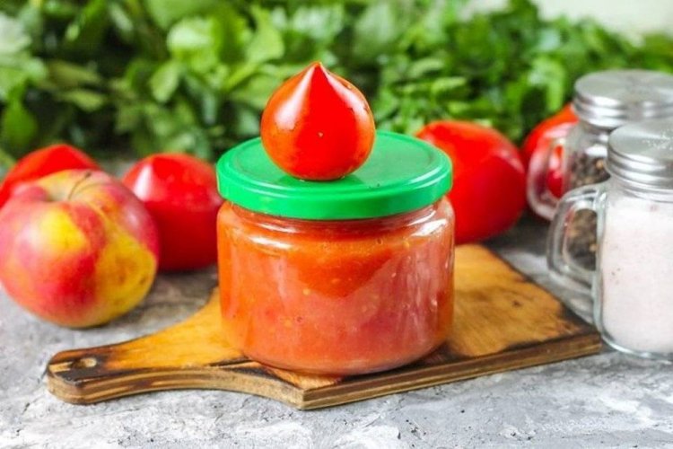 Ketchup aus Tomaten, Äpfeln und Zwiebeln