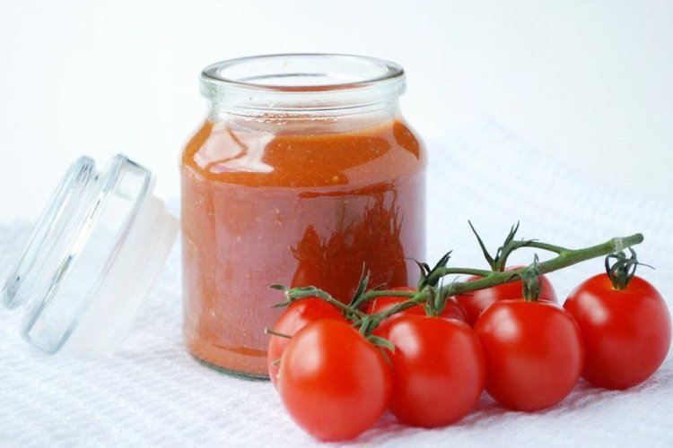 Ketchup aus Tomaten im Multikocher