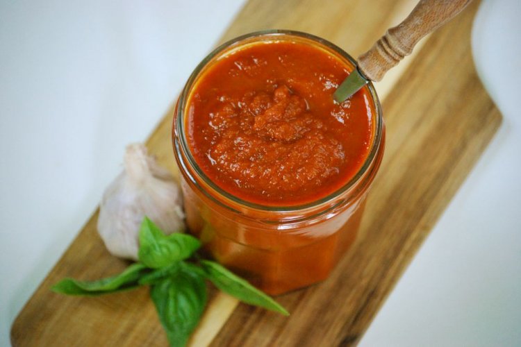 Dickflüssiger Tomatenketchup mit Stärke