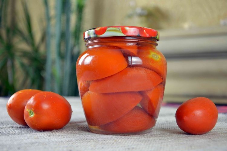 Eingelegte Tomaten in Spalten – klassisches Rezept