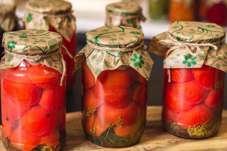 Pikante Tomatenhälften für den Winter