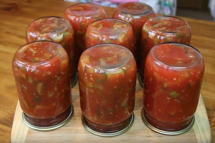 Letscho aus Gurken mit Tomaten, Paprika und Äpfeln