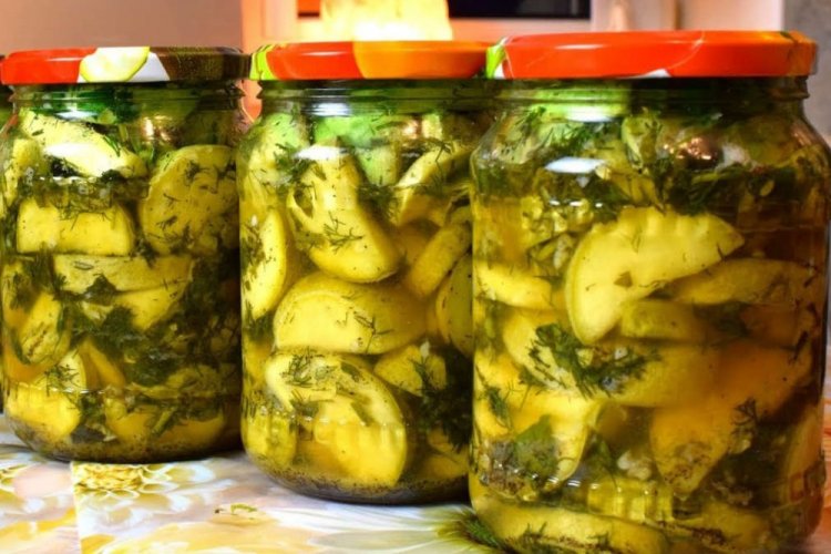 Calabacines encurtidos «Para chuparse los dedos» para el invierno
