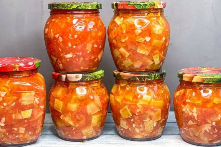 Calabacines «Para chuparse los dedos» con verduras en adobo de tomate