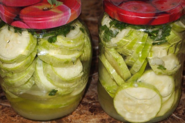 Calabacines encurtidos con cebolla «Para chuparse los dedos»