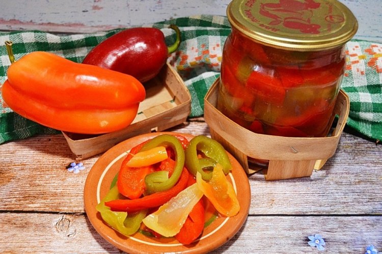 Eingelegte Paprika mit Knoblauch und Senf für den Winter