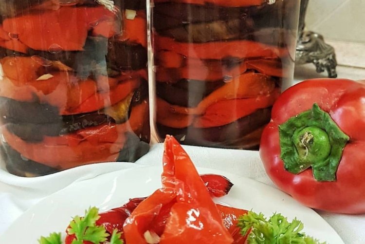 Eingelegte Paprika mit Auberginen für den Winter
