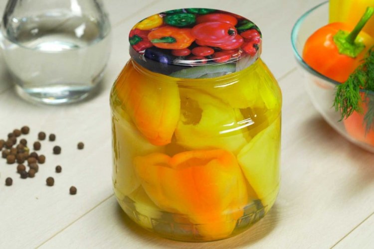 Eingelegte Paprika zum Füllen für den Winter