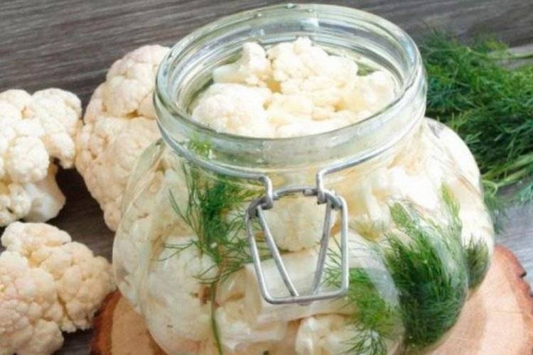 Eingelegter Blumenkohl ohne Sterilisation