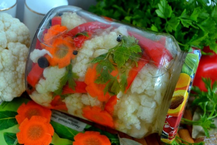 Pikant eingelegter Blumenkohl