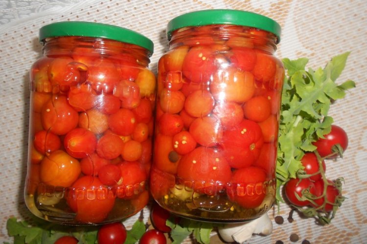 Tomates cherry encurtidos sin esterilización