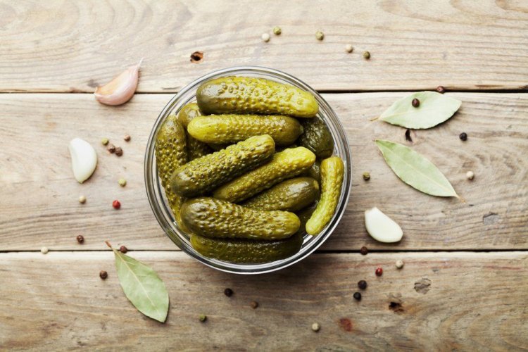 Spicy Cucumbers with Horseradish and Garlic for Winter