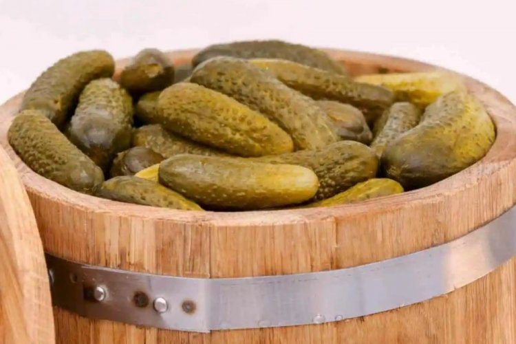 Barrel-Fermented Cucumbers for Winter