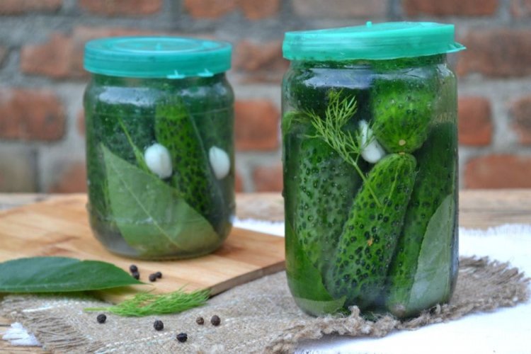 Cold-Pickled Cucumbers with Sugar and Salt