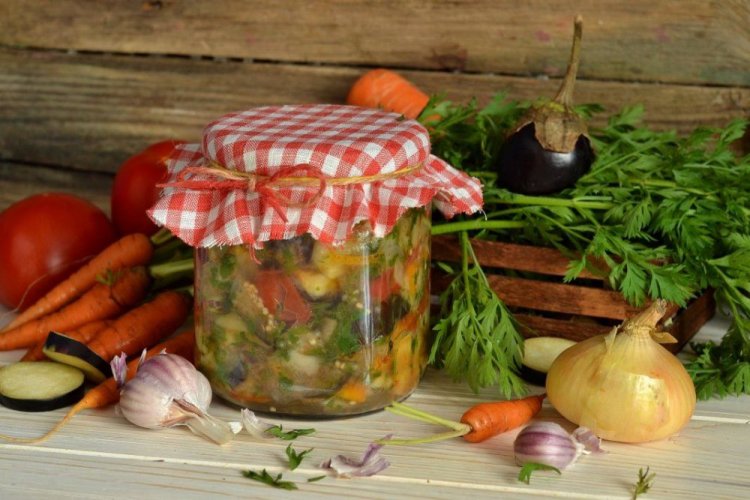 Salteado de berenjenas, patatas, tomates y calabacines