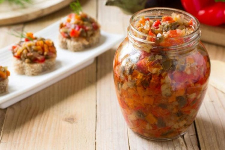 Salteado de verduras con nueces y ajo para el invierno