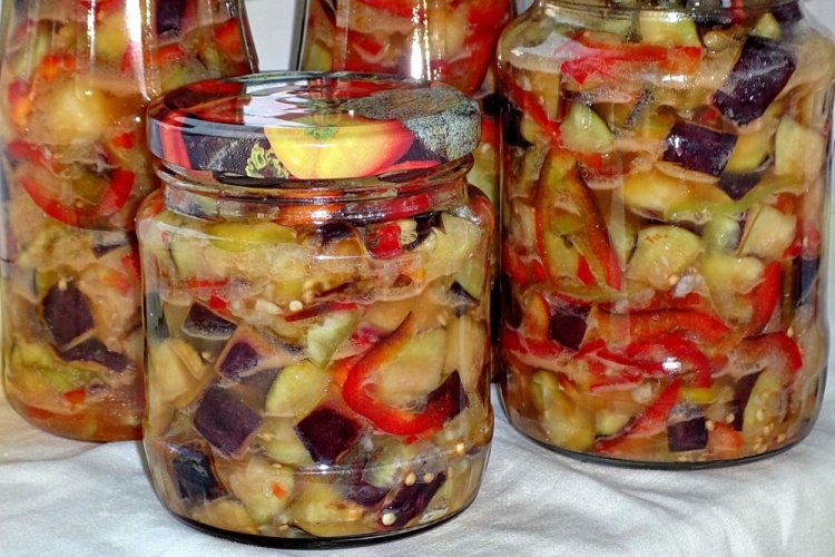 Salteado de berenjenas, calabacines y pimientos dulces para el invierno