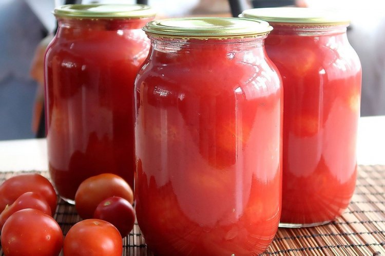 Tomatoes in Tomato Juice for Winter