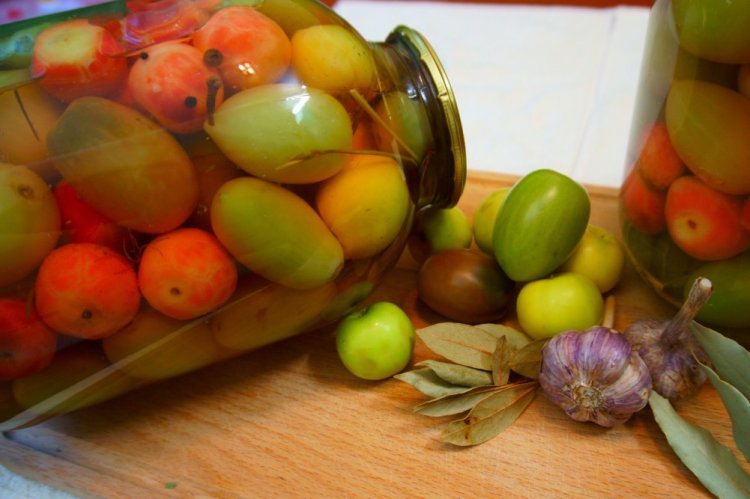 Marinated Tomatoes with Crabapples