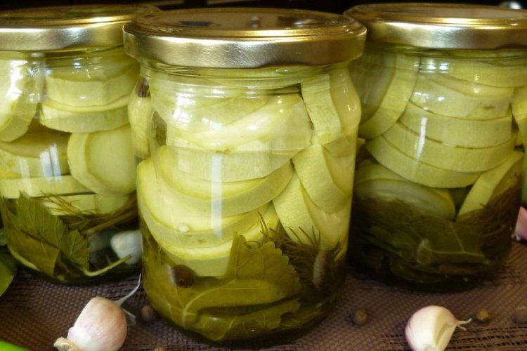 Calabacines encurtidos con vinagre