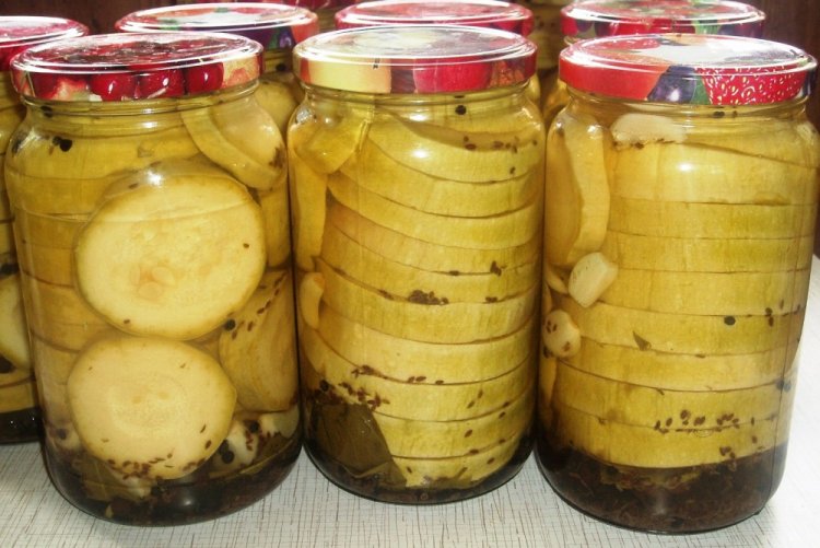 Calabacines encurtidos con esterilización