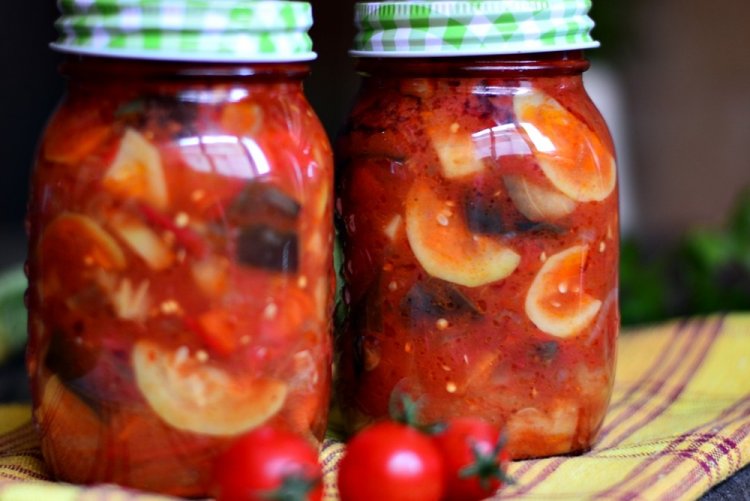 Calabacín con berenjenas en salsa de tomate