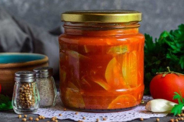 Calabacín en salsa con pasta de tomate