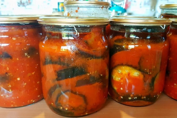 Berenjenas en adzhika con zumo de tomate y kétchup