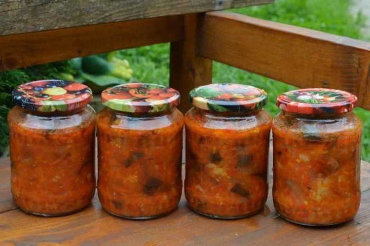 Berenjenas con zanahorias en adzhika