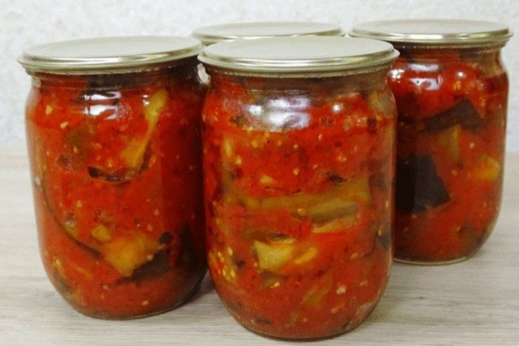 Pepinos picantes en adzhika para el invierno