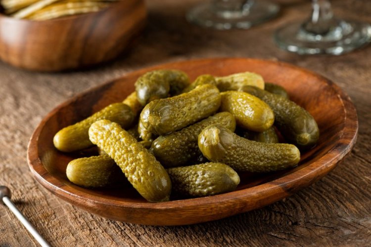 Pepinos con raíz de rábano picante y ajo para el invierno