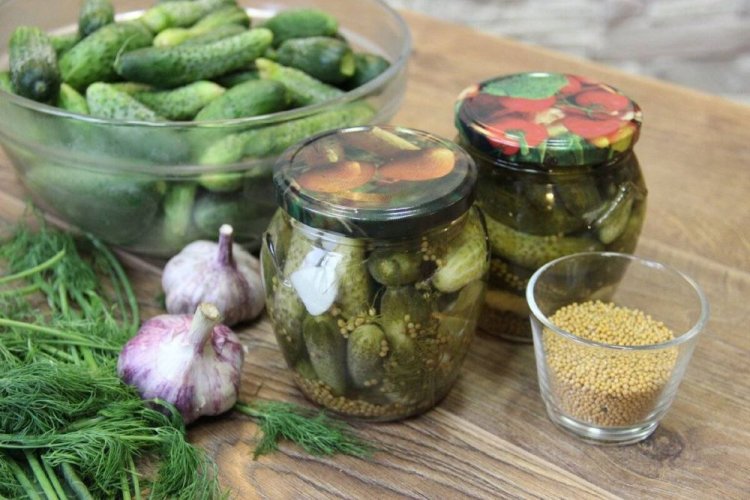 Pepinos «Para chuparse los dedos» con ajo, mostaza y vodka