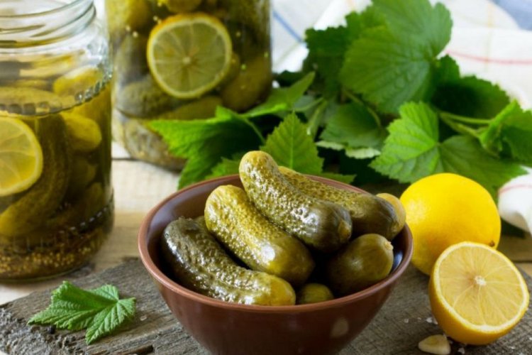 Pepinos con limones «Para chuparse los dedos»