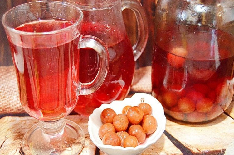 Compota de albahaca con cerezas