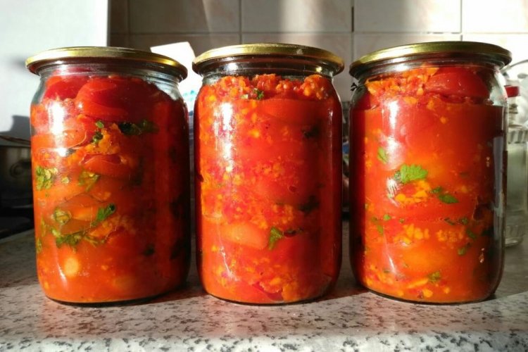 Korean-Style Tomatoes with Vegetables for Winter