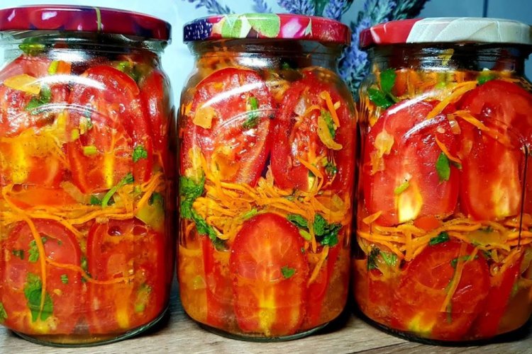 Spicy Korean-Style Tomatoes with Carrots and Soy Sauce