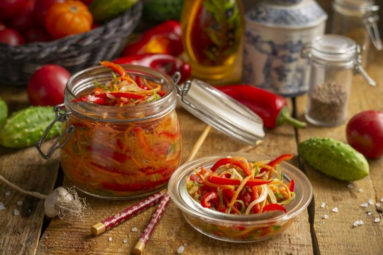Korean Salad with Tomatoes, Bell Pepper, Carrots, and Onions