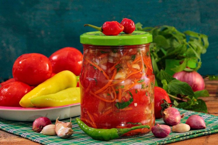 Korean-Style Tomatoes with Bell Pepper, Garlic, and Carrots