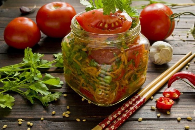 Korean-Style Tomatoes with Carrots and Parsley for Winter